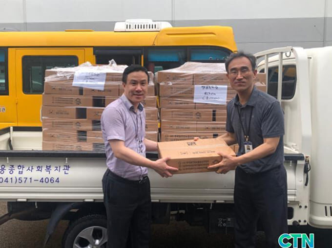 Quyên góp gạo cho Trung tâm Phúc lợi Xã hội Tổng hợp Ssangyong.